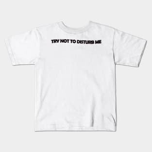 Try not to disturb me - black text Kids T-Shirt